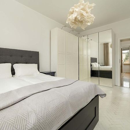 Pawlowa Stylish Apartment With Balcony & Home Office Wroclaw By Noclegi Renters 외부 사진